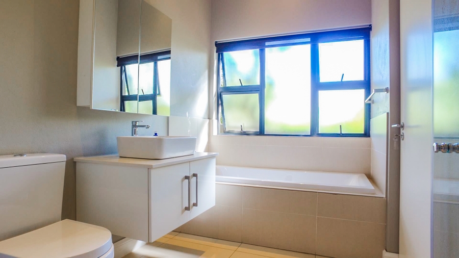 5 Bedroom Property for Sale in The Coves North West